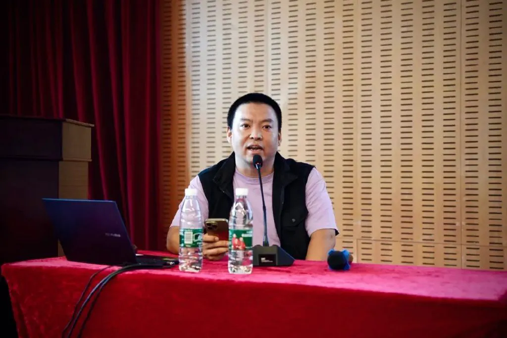 刻苦训练篮球时如何避免受伤的建议_0